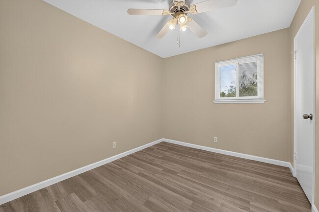 Building Photo - Minutes to the Beach! Updated 2 Bedroom Condo with Parking Included