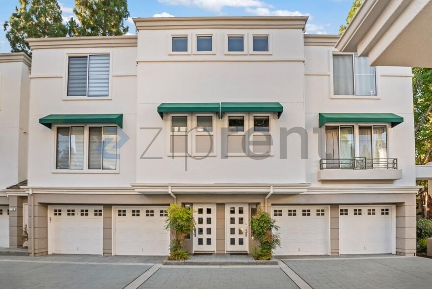 Building Photo - Unit 219