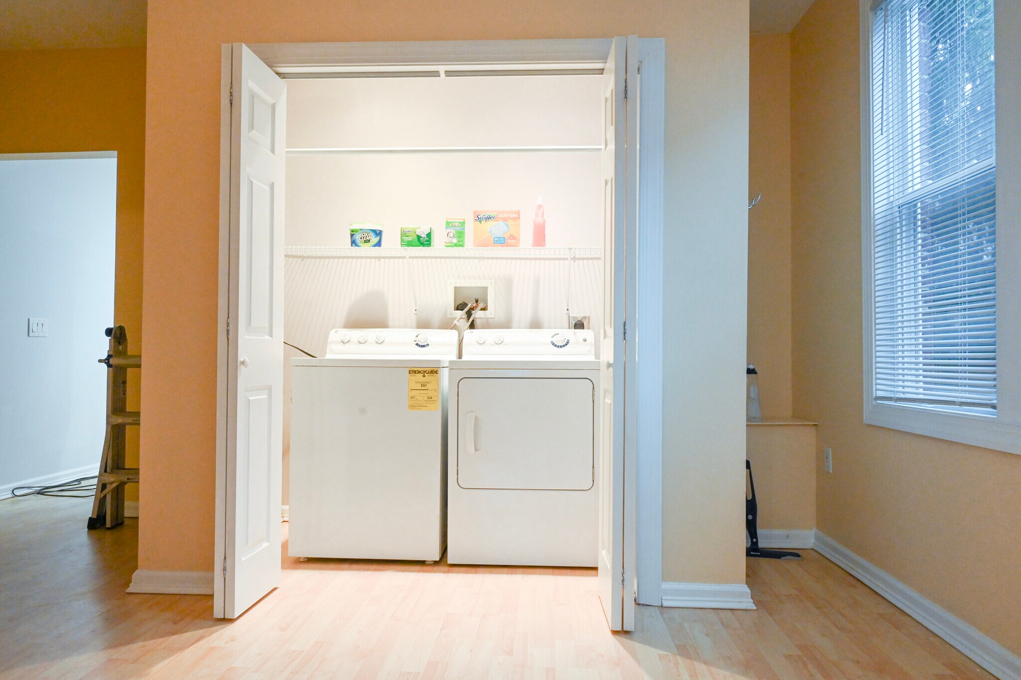 Laundry area - 330 Demain Ave