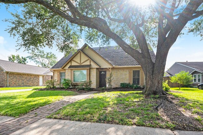 Building Photo - 302 Lochnell Dr