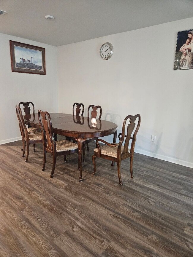 Building Photo - Brand New 4BD/2BA Home on Quiet Cul-de-Sac...