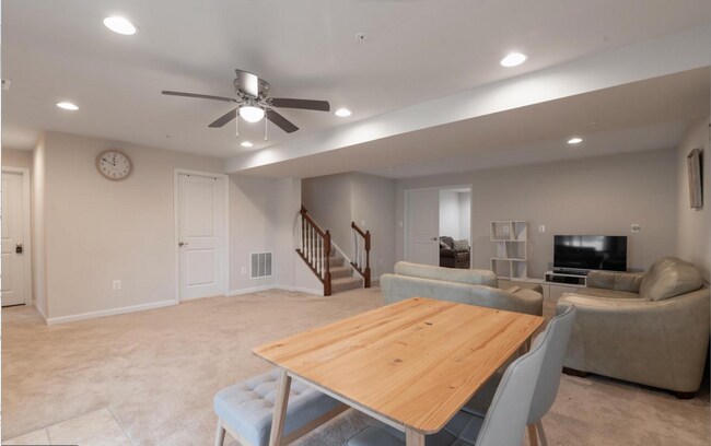 Building Photo - 1113 Long Farm Cir