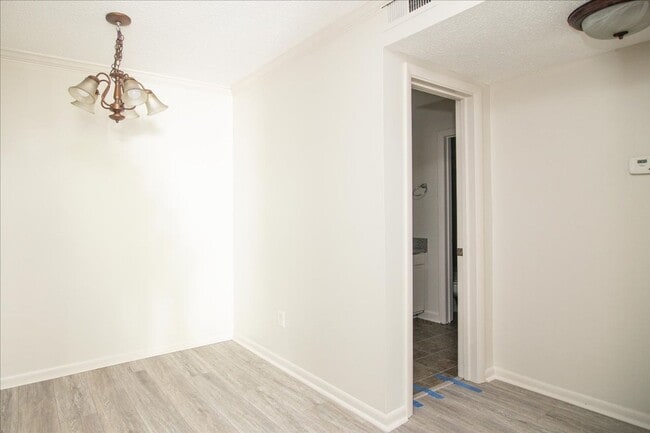 Building Photo - Newly Updated 1/1 Condo 1 Mile From Downtown Decatur!