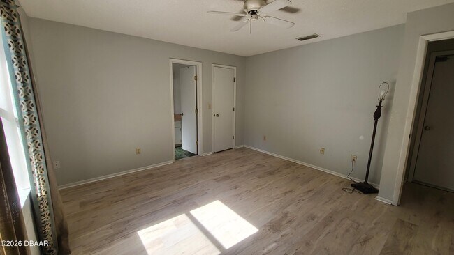 Building Photo - 428 Sandpiper Ct