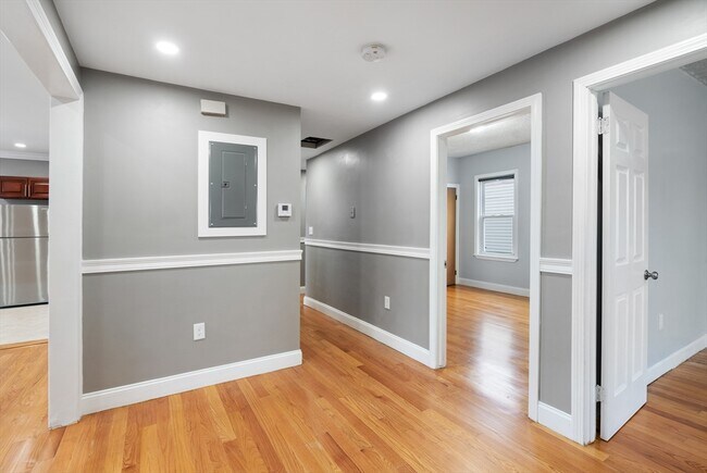 Building Photo - 97 Welles Ave