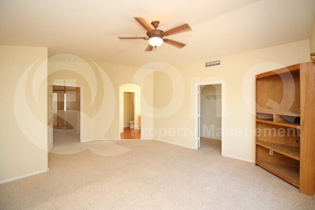 Building Photo - 7460 W Lone Cactus Dr