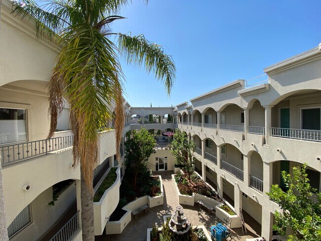 Building Photo - Gorgeous Spacious 2 Bedroom - 2 bath top f...