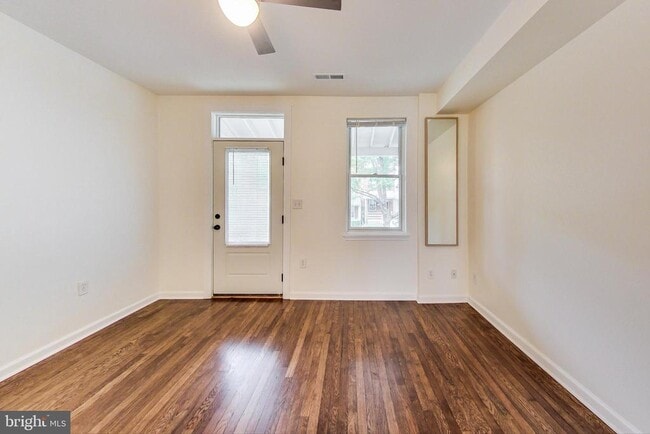 Building Photo - 1749 L St NE