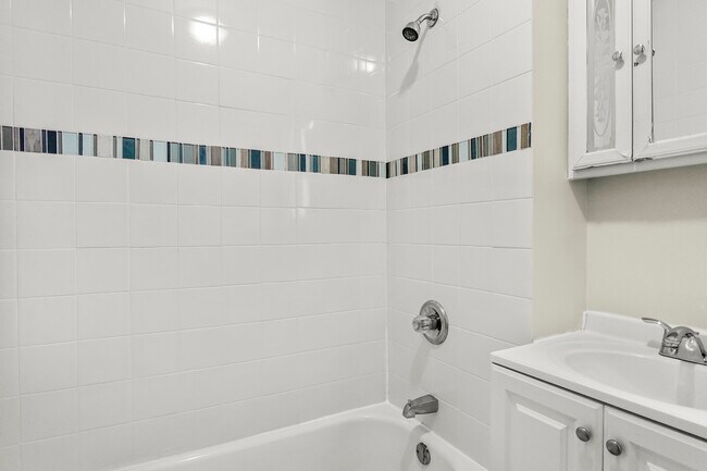 Building Photo - 117-119 Parkview