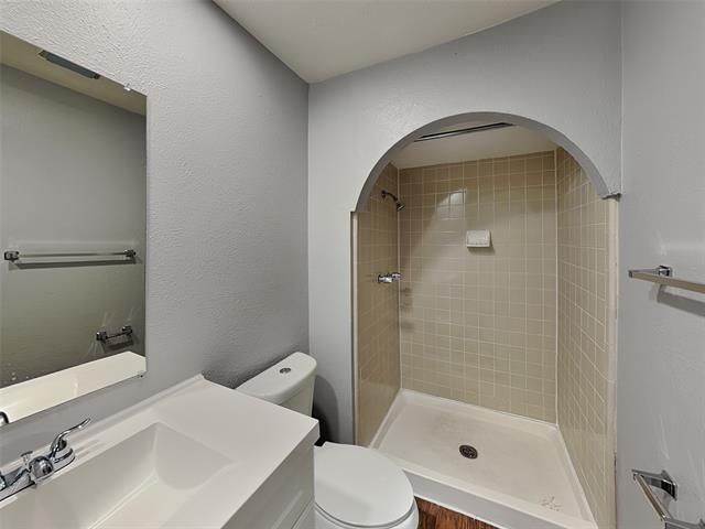 Building Photo - 7439 Oakmore Dr