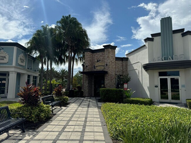 Building Photo - 3 Bed 2,5 Bath Townhouse Davenport