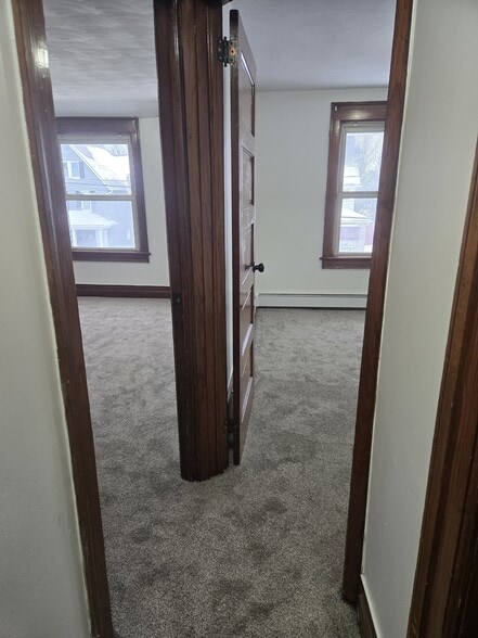 Building Photo - 146 William St