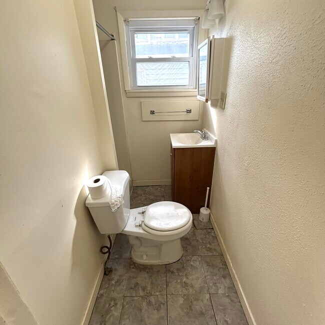 Building Photo - 312 S Rosemary St