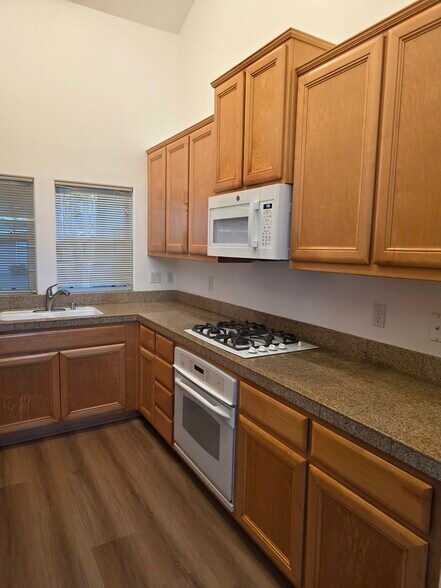 Building Photo - 426 Matteri Cir