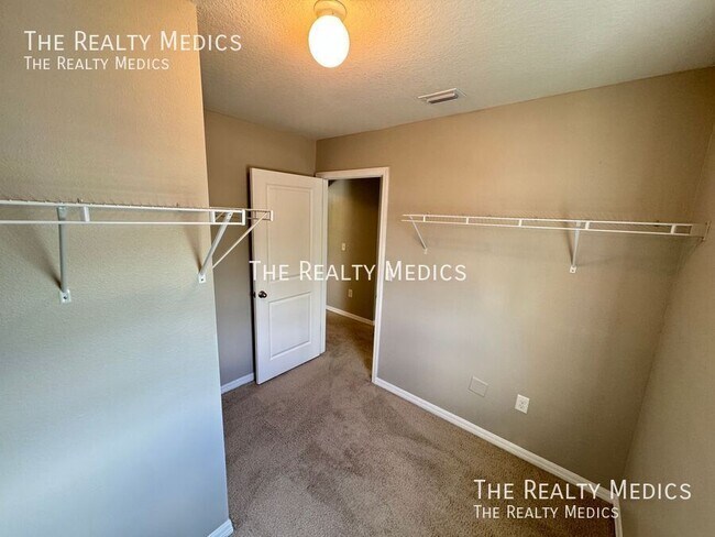 Building Photo - 1018 Ashentree Dr