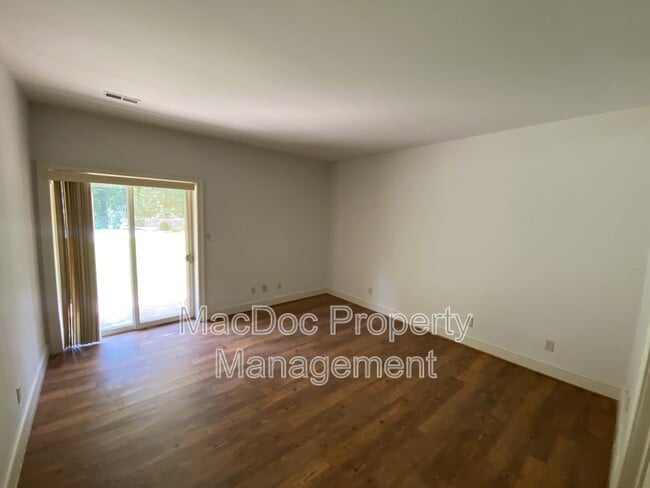 Building Photo - 11225 N Club Dr