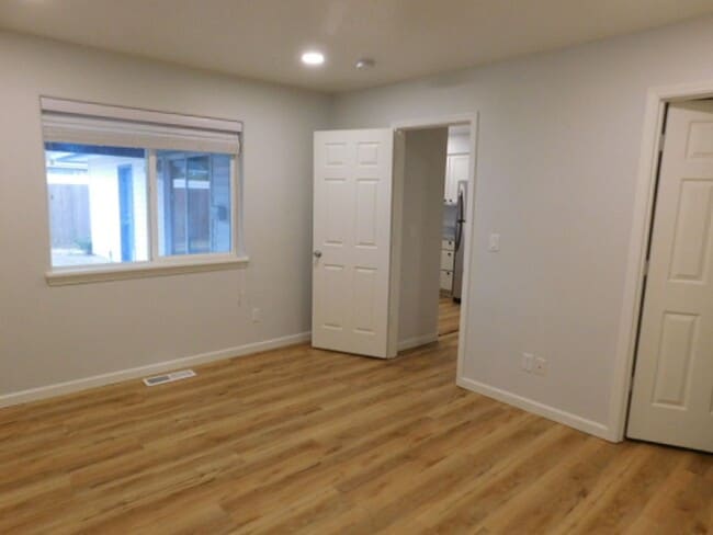 Building Photo - 5351 Landon St SE