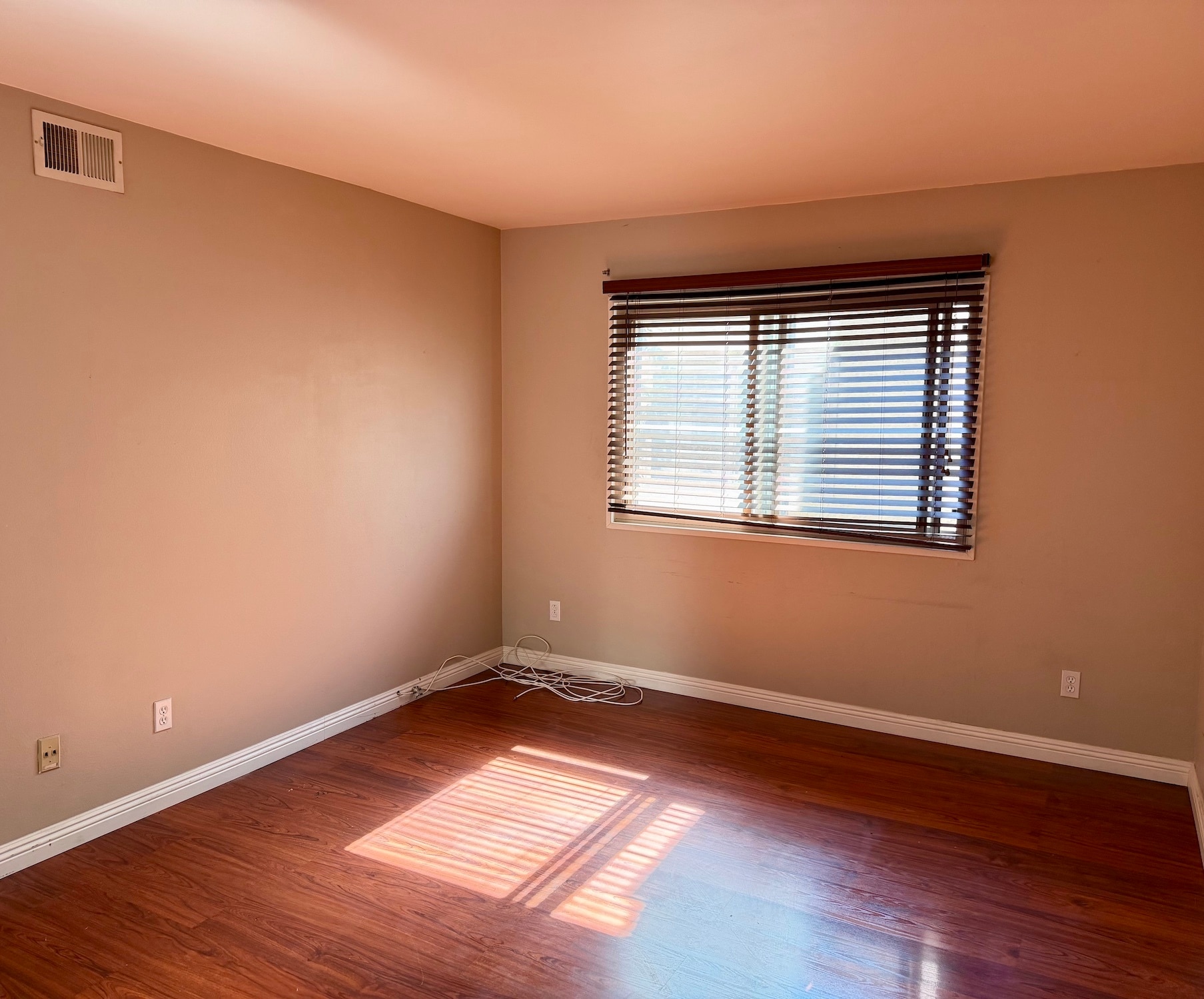 Building Photo - 6716 Clybourn Ave