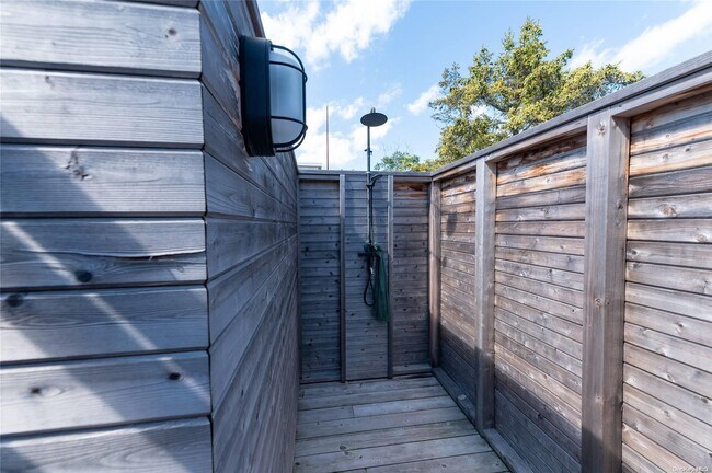 Building Photo - 220 Cottage Walk