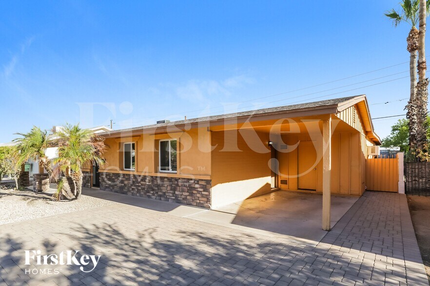 Building Photo - 2122 W Shaw Butte Dr