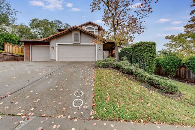 Building Photo - Stunning Folsom Split-Level Home with Pool & 3-Car Garage in Quiet Cul-De-Sac