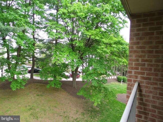 Building Photo - 1650 Oakwood Dr