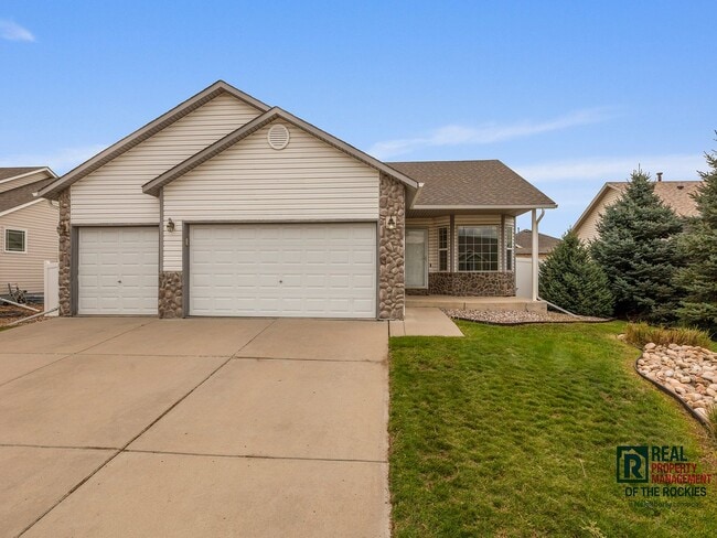 Primary Photo - Charming 3 Bed, 2 Bath Home with 3-Car Gar...