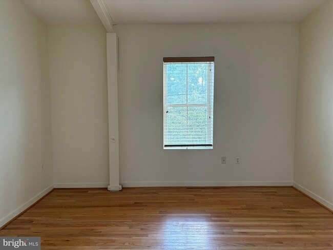 Building Photo - 242 Centre St