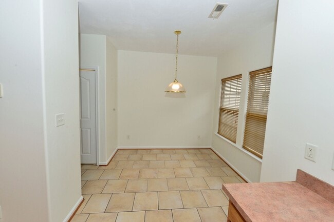 Building Photo - Harbourview Community