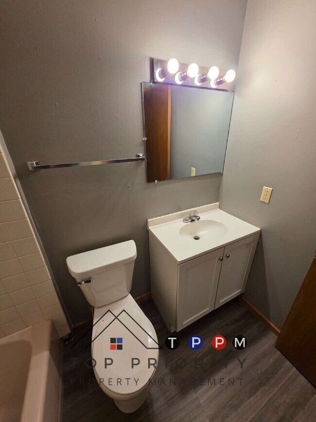 Building Photo - 2 Bedroom | 1 Bathroom Unit in Marion Avai...