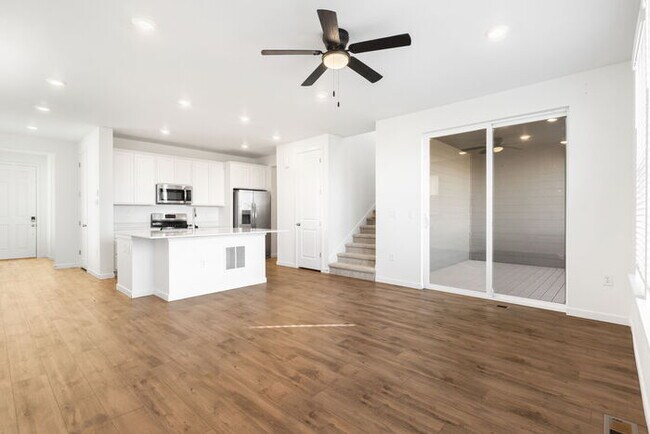 Building Photo - Charming 3 beds 2 baths in Commerce City! ...