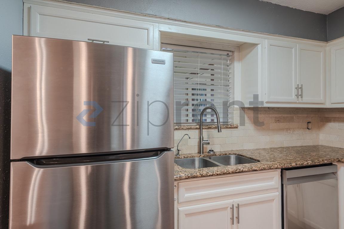 Building Photo - Unit 403