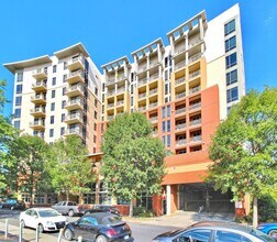 Building Photo - Spectacular 7th floor corner unit condo in Royal Court!