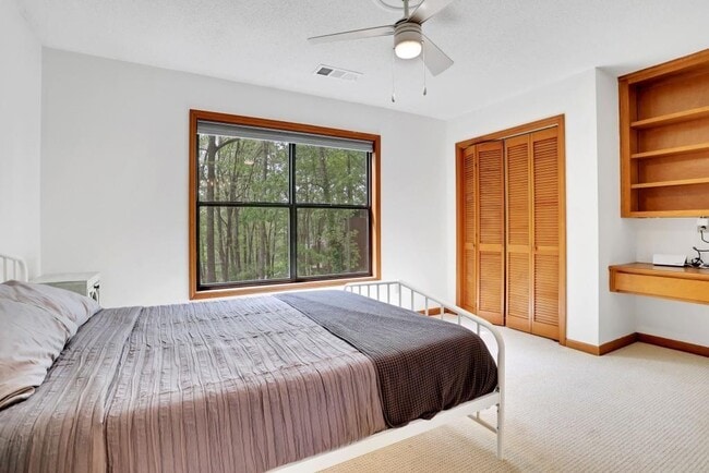 Building Photo - 6061 Blackberry Ln