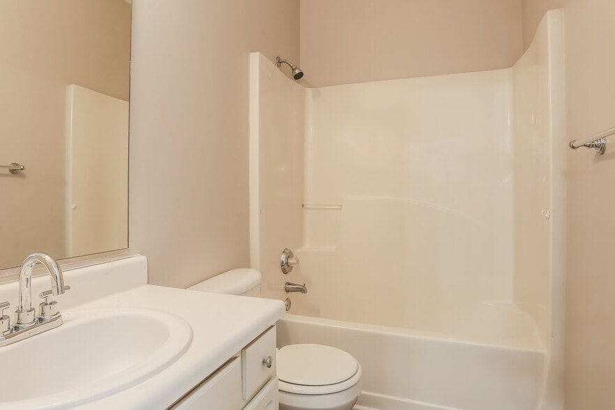 Building Photo - 5980 Tate Dr
