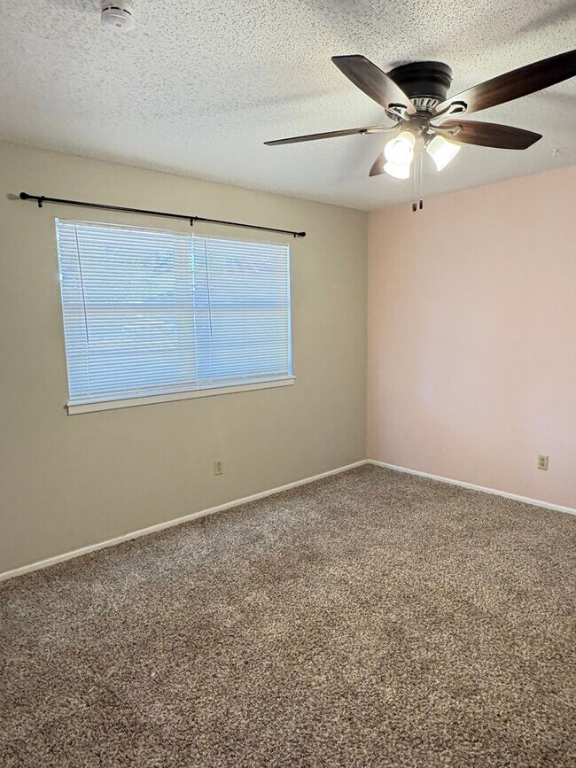 Building Photo - 4 Bed 2 Bath Remodeled Home in Miller Elementary Zone with Solar Panels