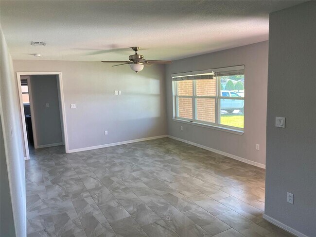 Building Photo - 679 Marleen St