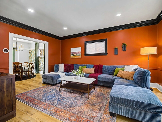 Building Photo - 2010 Chesterland Ave