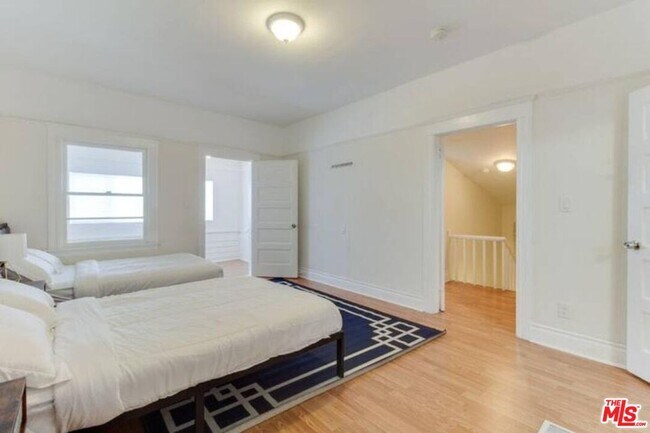 Building Photo - 1228 Fedora St