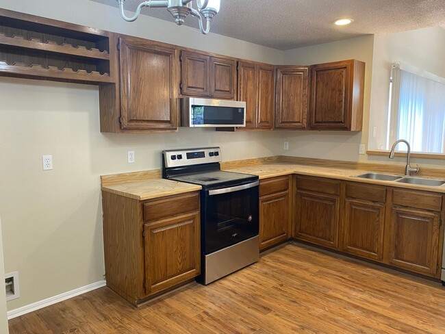 Building Photo - 4111 Camphor Way