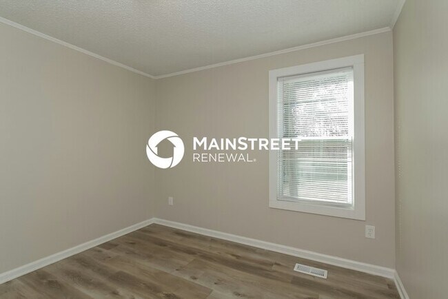 Building Photo - 3 Bedroom Pet-Friendly Home in Charlotte, NC with Main Street Renewal