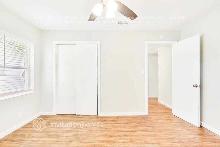 Building Photo - 1115 N Powers Dr