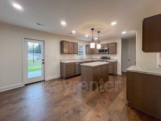 Building Photo - 6025 Memory Hill Ln