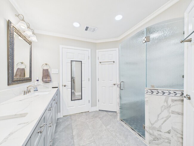 Building Photo - 3018 Highland Laurels Dr