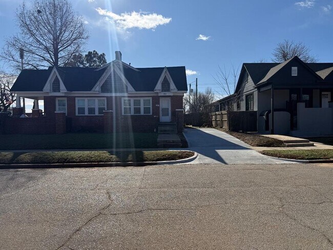 Building Photo - 802 NW 31st St