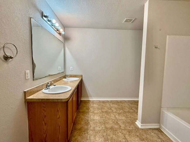 Building Photo - Spacious Two-Story Home: 4 Beds, 2.5 Baths...