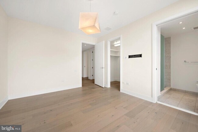 Building Photo - 1055 Wisconsin Ave NW