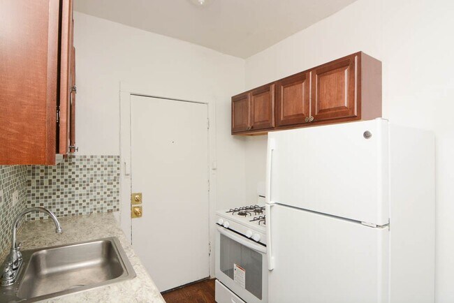 Building Photo - 931 W Sunnyside Ave