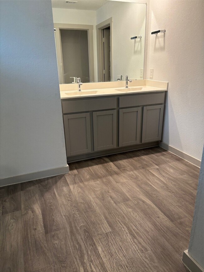 Building Photo - 1715 Plantation Pl