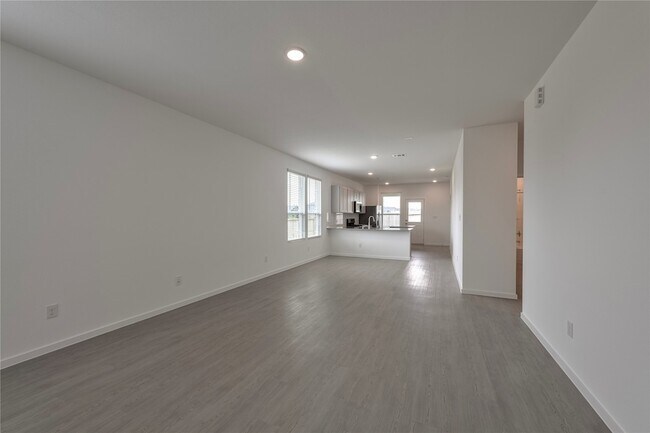 Building Photo - 905 Silver Buckle Ln